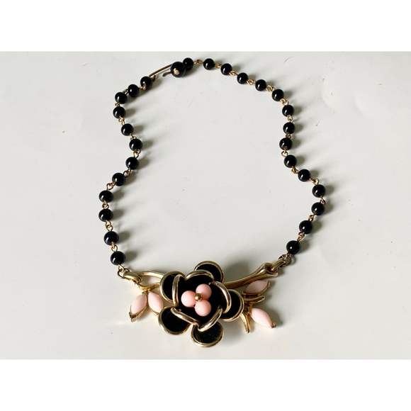 Vintage Art Deco Gripiox Glass Black & Pink Flower Choker Necklace. - Picture 6 of 8